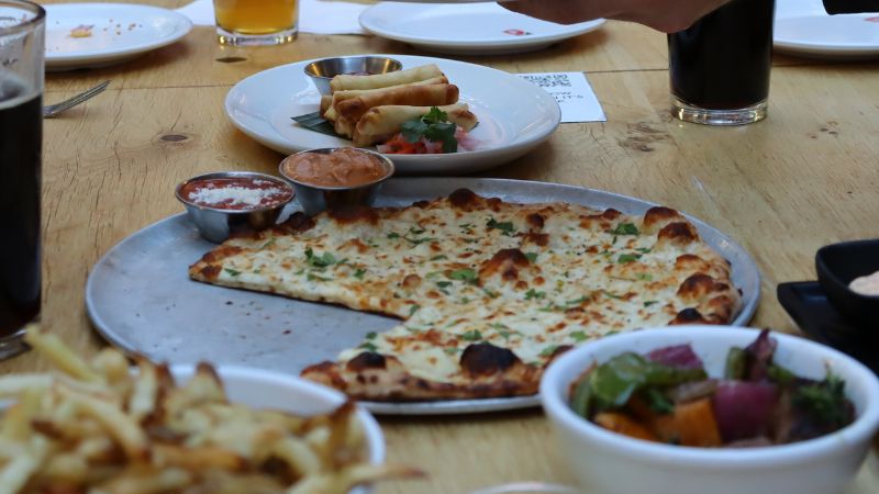 Cheesy bread with dip